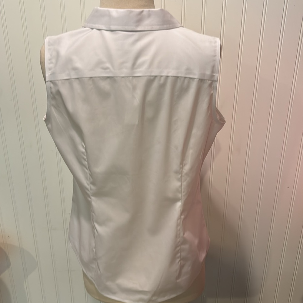 NWT Talbots Sleeveless Button Up Shirt Size MP - Picture 2 of 4